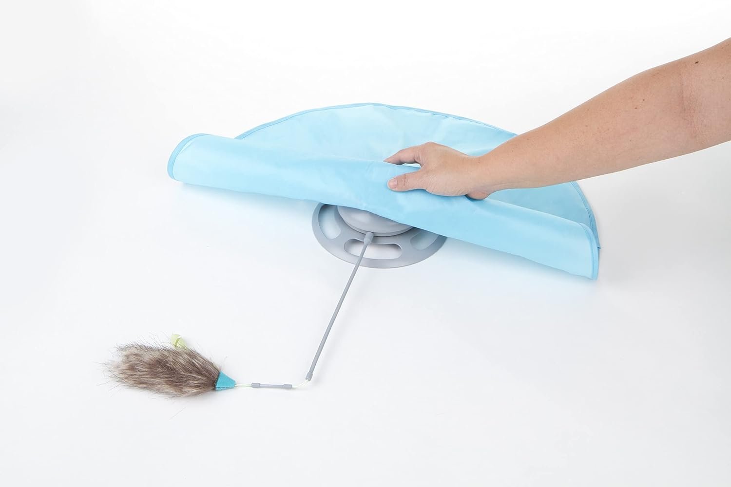 SmartyKat Hot Pursuit Electronic Concealed Motion Cat Toy, Battery Powered - Blue, One Size - Image 4