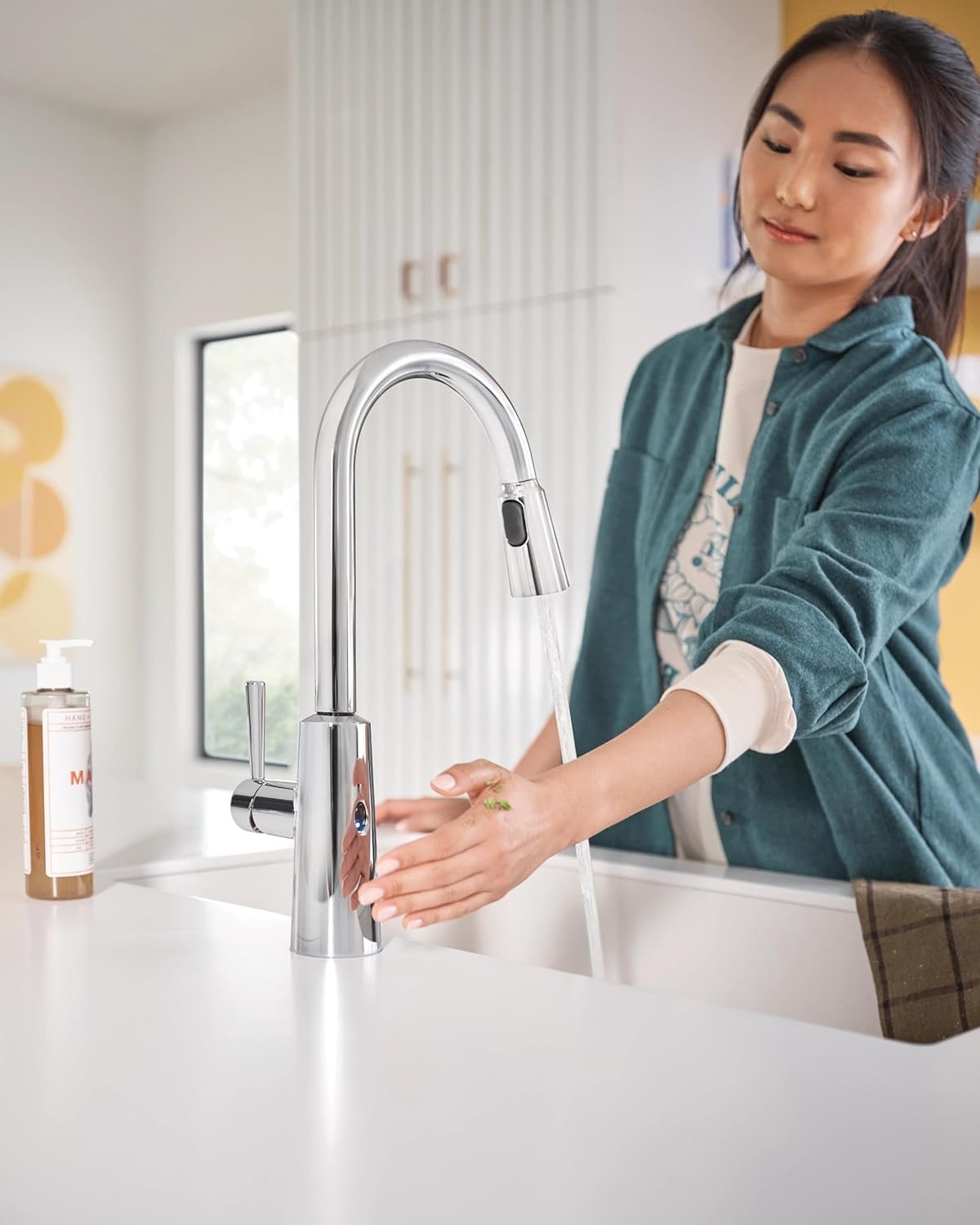 Moen 7402EW Riley Single Handle High Arc Pull Down Kitchen Faucet, Chrome - Image 3