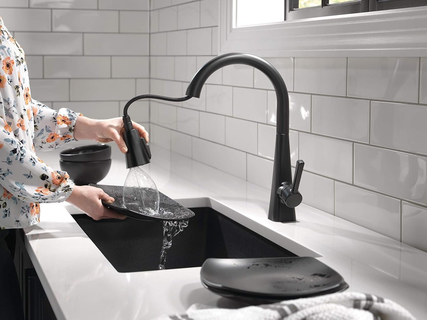 Delta Faucet Lenta Matte Black Kitchen Faucet Black, Kitchen Faucets with Pull Down Sprayer, Kitchen Sink Faucet, Faucet for Kitchen Sink, Magnetic Docking Spray Head, Matte Black 19802Z-BL-DST - Image 3