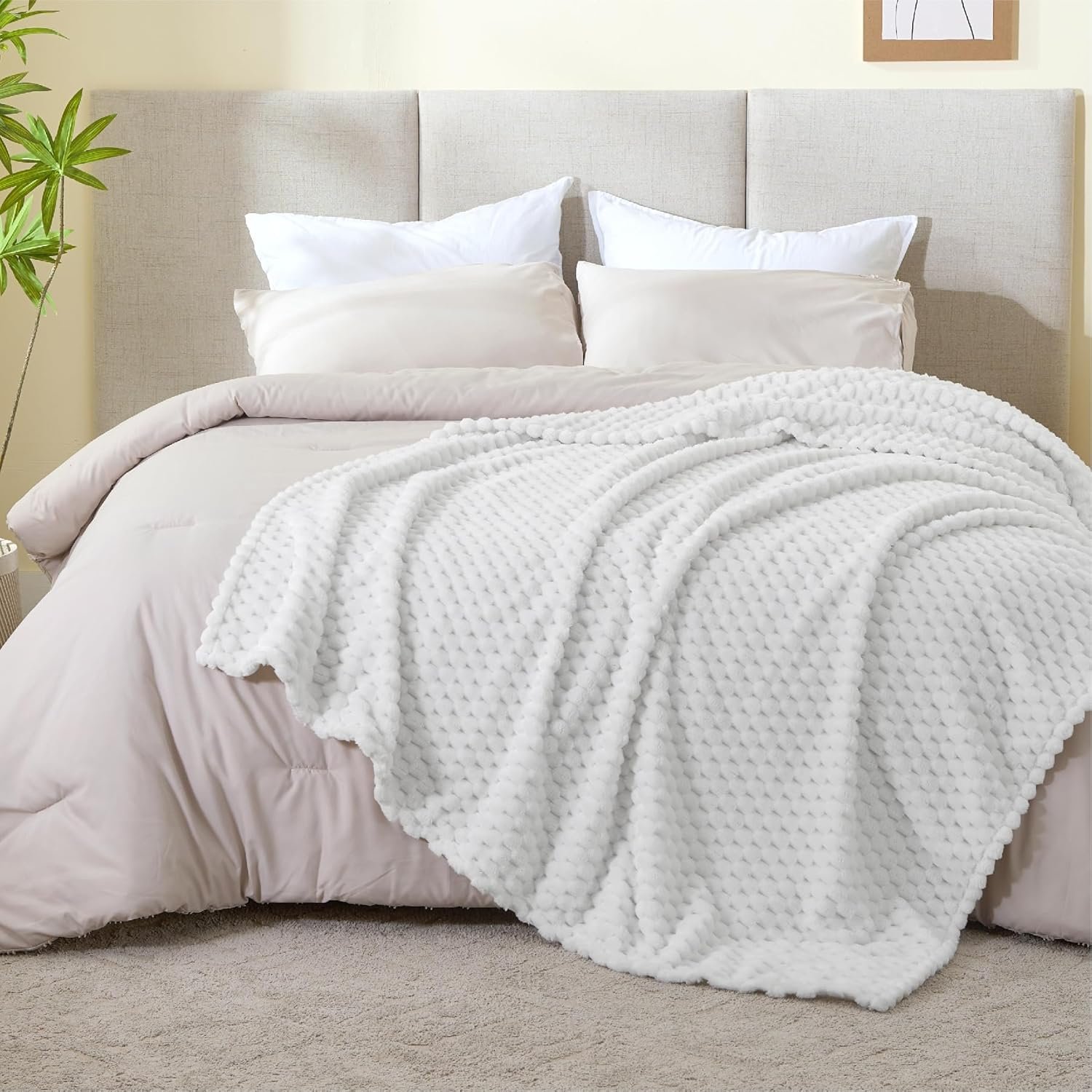 BEDELITE Fleece Blanket Twin Blanket for Bed Couch, 3D Jacquard Decorative White Throw Blanket, Soft and Cozy Warm Plush Fuzzy Blanket All Seasons Suitable, 60x80Inches - Image 6