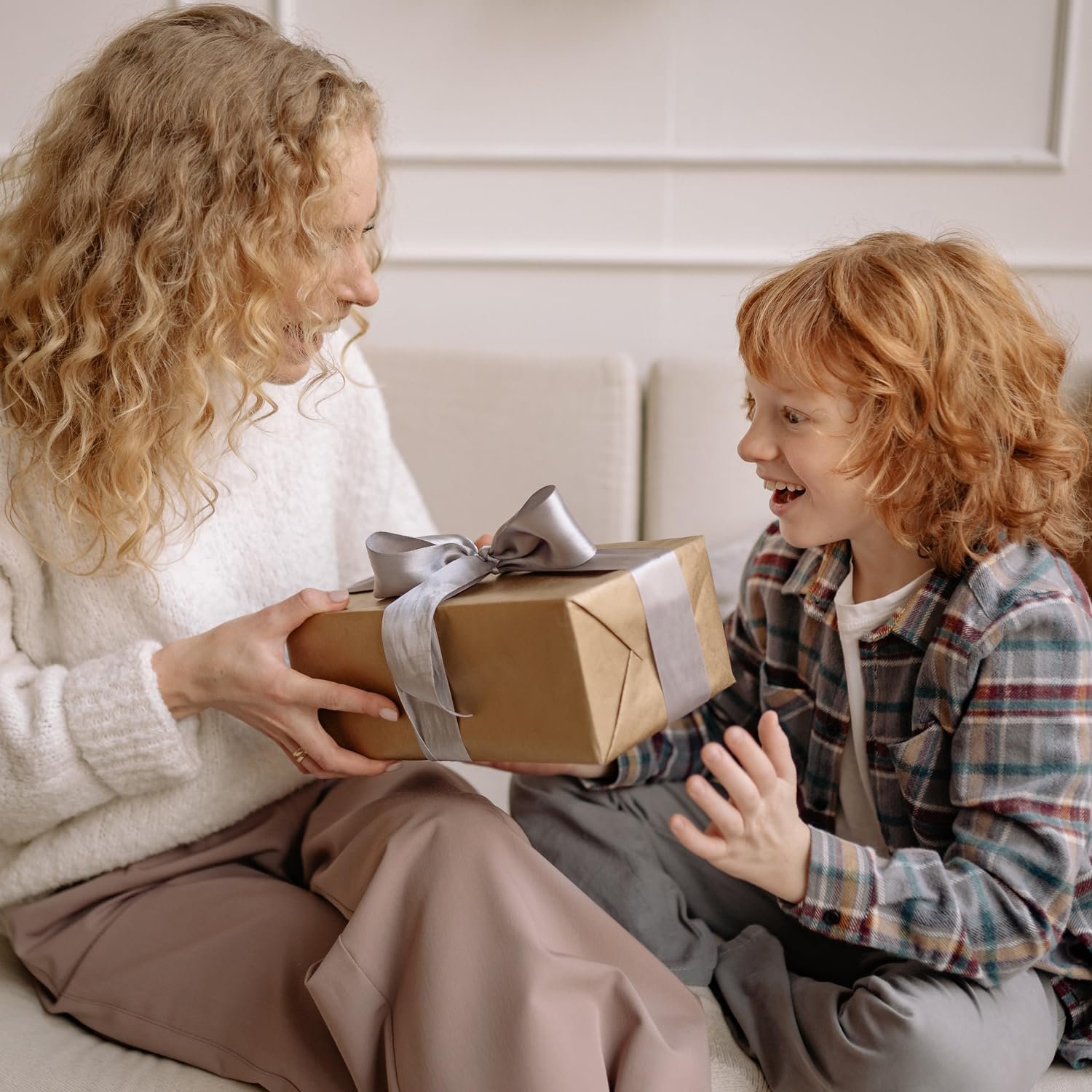 Magnetic Levitation Floating Globe with LED Light Anti Gravity Levitating World Globe Office Desk Gadgets Decor Accessories Birthday Unique Gifts Men Kids Teacher Boss - Image 6