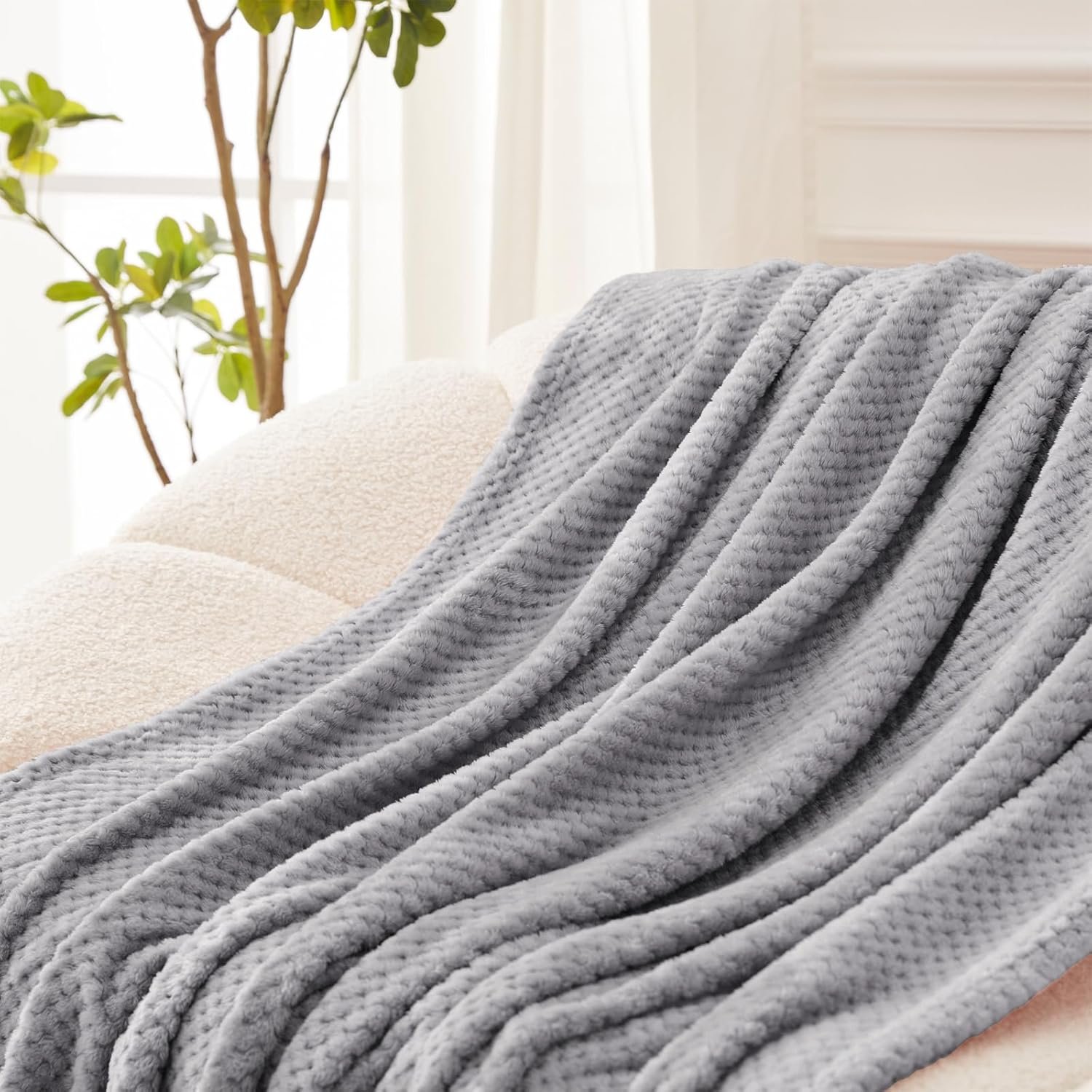 Exclusivo Mezcla Fleece Throw Blanket Extra Large, Super Soft and Warm Blankets for Couch, Sofa and Bed Waffle Textured, Cozy, Fuzzy and Lightweight (Light Grey, 50x70 Inches) - Image 4