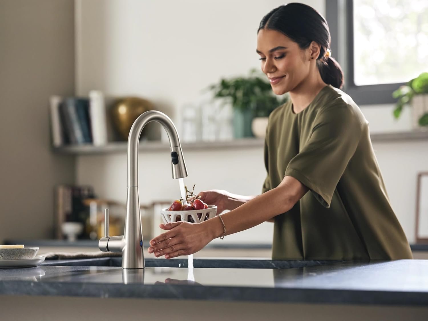 Moen Sleek Spot Resist Stainless Motionsense Wave Sensor Touchless One-Handle High Arc Pulldown Modern Kitchen Faucet Featuring Power Clean, 7864EWSRS - Image 8