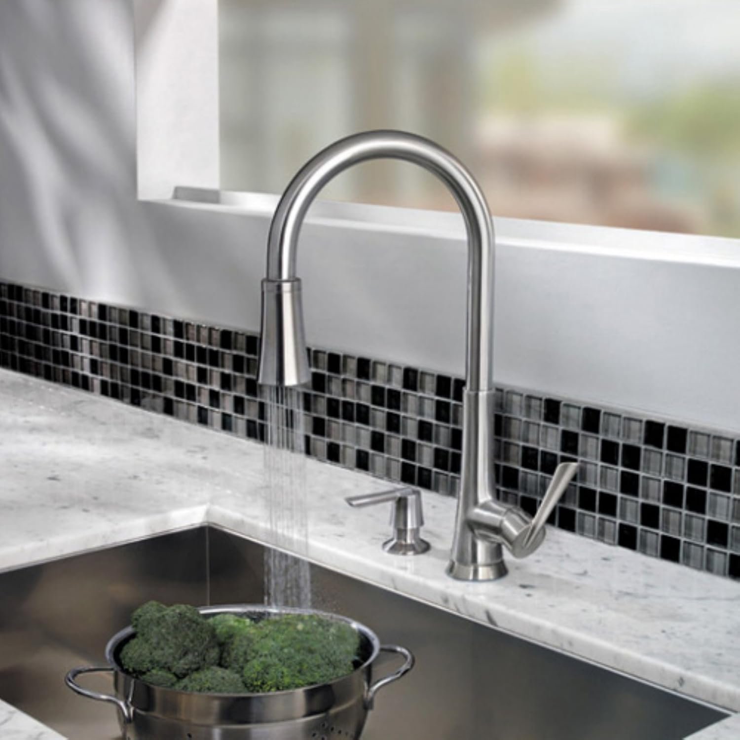 Pfister Mystique 1-Handle Pull-Down Kitchen Faucet with Soap Dispenser, Polished Chrome - Image 4