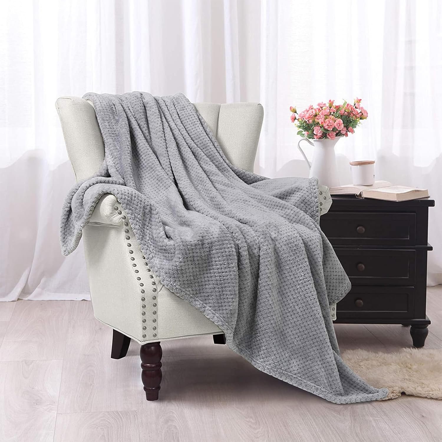 Exclusivo Mezcla Fleece Throw Blanket Extra Large, Super Soft and Warm Blankets for Couch, Sofa and Bed Waffle Textured, Cozy, Fuzzy and Lightweight (Light Grey, 50x70 Inches) - Image 3