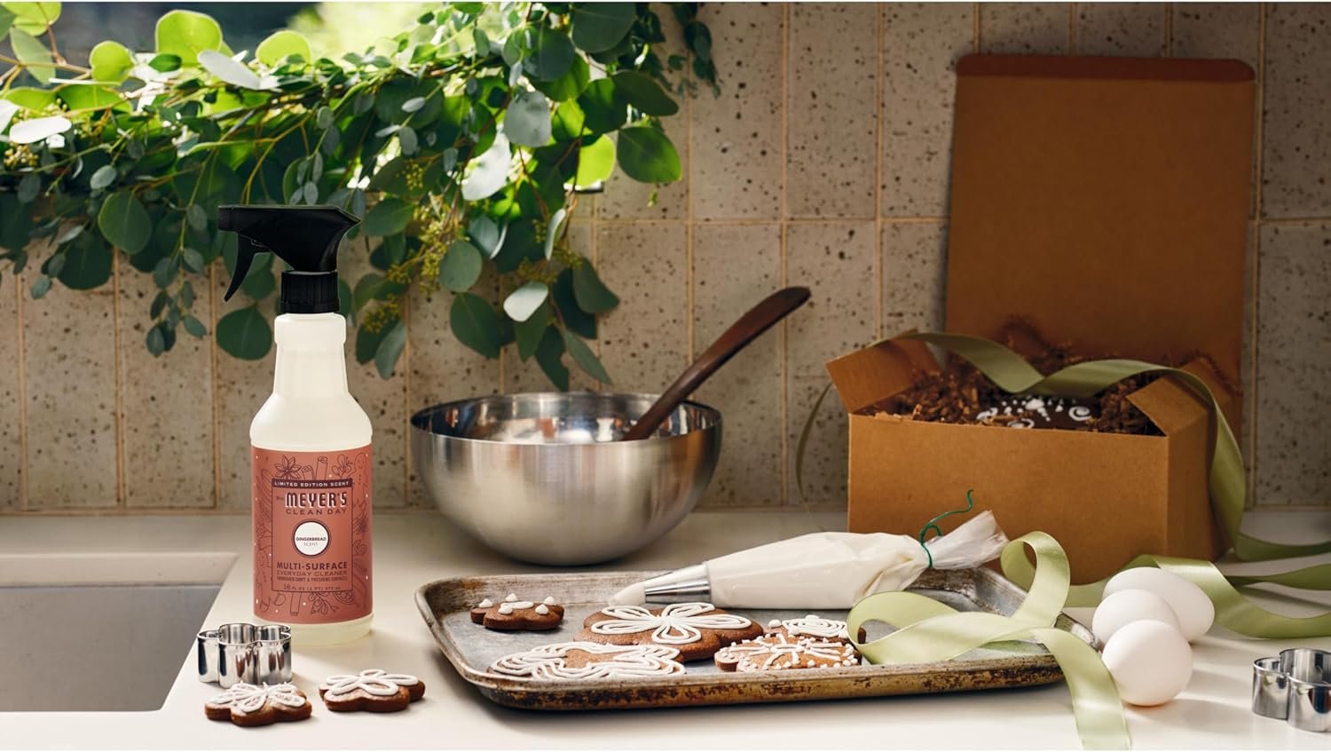 MRS. MEYER'S CLEAN DAY Multi-Surface Everyday Cleaner, Limited Edition Gingerbread Scent, 16 Ounce Bottle - Image 9