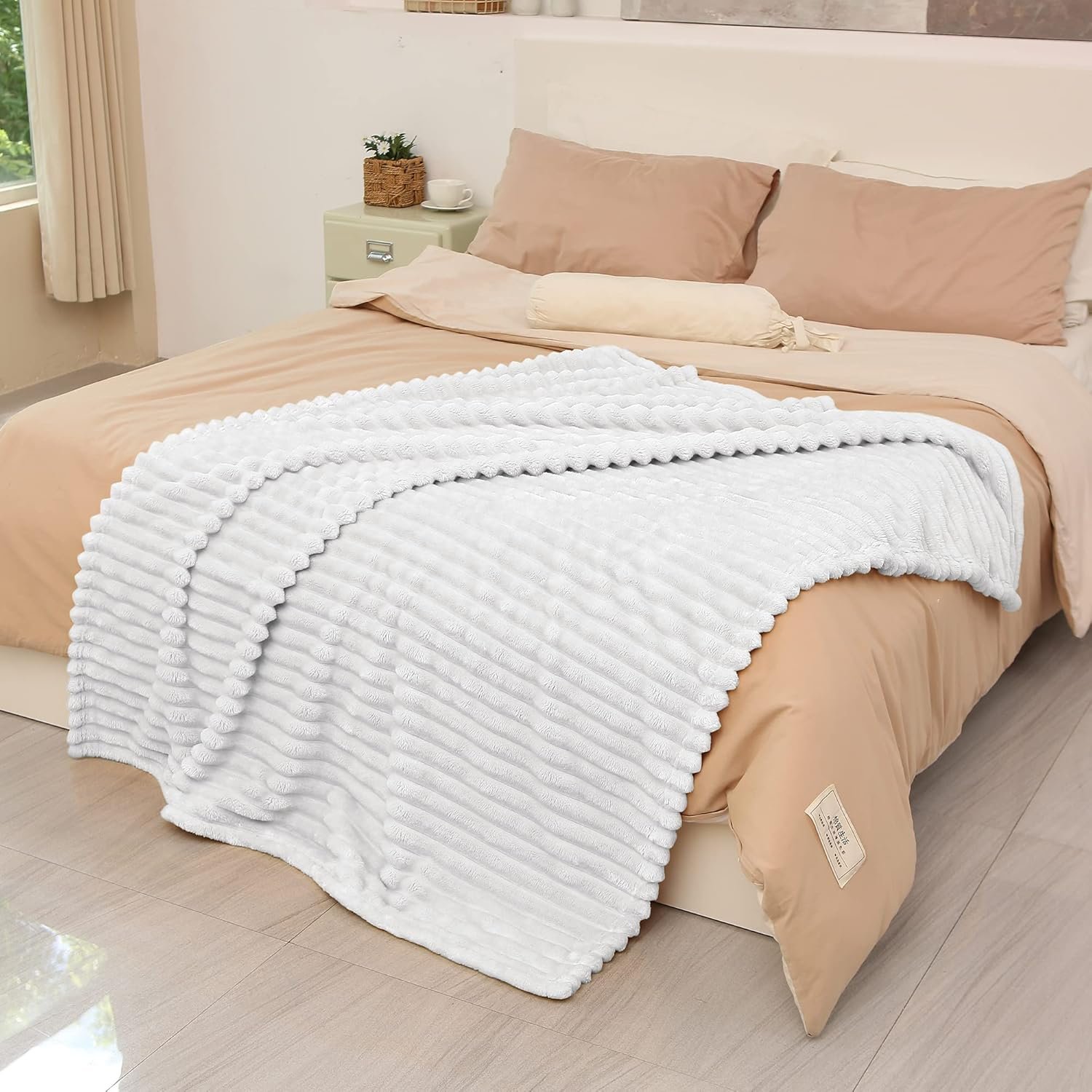 Catalonia White Fleece Throw Blanket for Couch, Super Soft Fuzzy Plush Blanket for Adults and Kids, All Seasons Lounging Velvet Blanket, Living Room Decor Blanket - Image 3