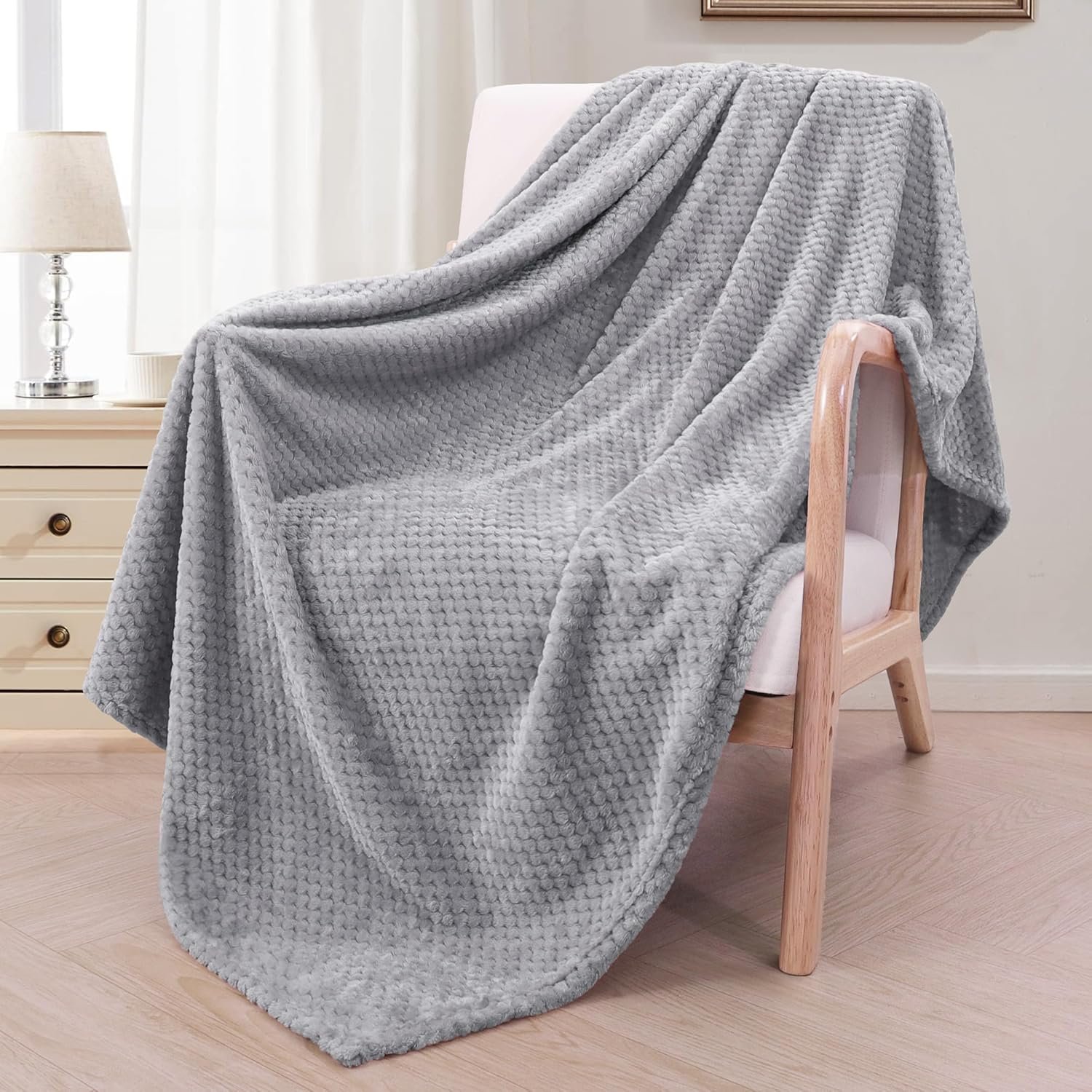 Exclusivo Mezcla Fleece Throw Blanket Extra Large, Super Soft and Warm Blankets for Couch, Sofa and Bed Waffle Textured, Cozy, Fuzzy and Lightweight (Light Grey, 50x70 Inches) - Image 2