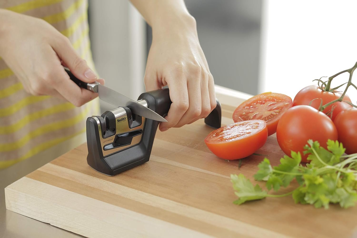 Smith’s 50101 Pull-Thru Knife & Scissor Sharpener – Black/Silver – Pull-Thru Knife Sharpener – Left & Right-Handed Scissor Sharpener – Coarse & Fine Sharpening Slots – Straight & Serrated Blades - Image 6