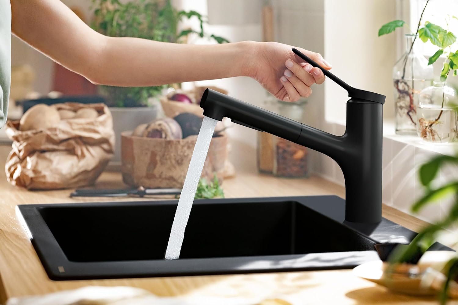 hansgrohe Zesis Black Single-Handle Kitchen Faucet, Kitchen Faucets with Pull Out Sprayer, Faucet for Kitchen Sink, Matte Black 74810671 - Image 7