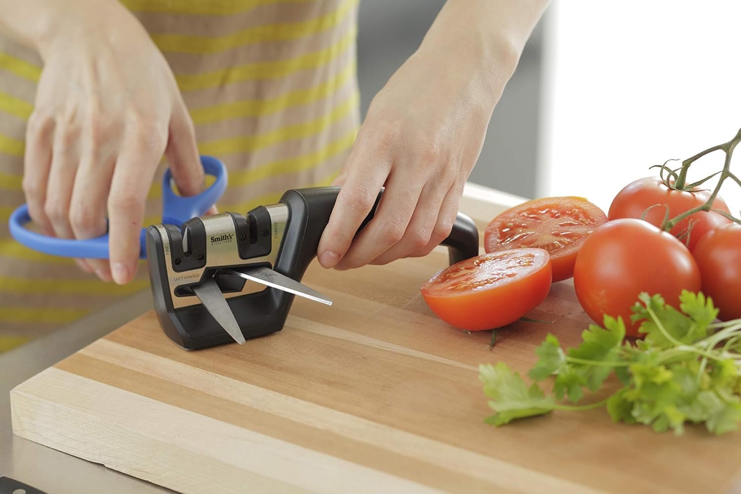 Smith’s 50101 Pull-Thru Knife & Scissor Sharpener – Black/Silver – Pull-Thru Knife Sharpener – Left & Right-Handed Scissor Sharpener – Coarse & Fine Sharpening Slots – Straight & Serrated Blades - Image 4