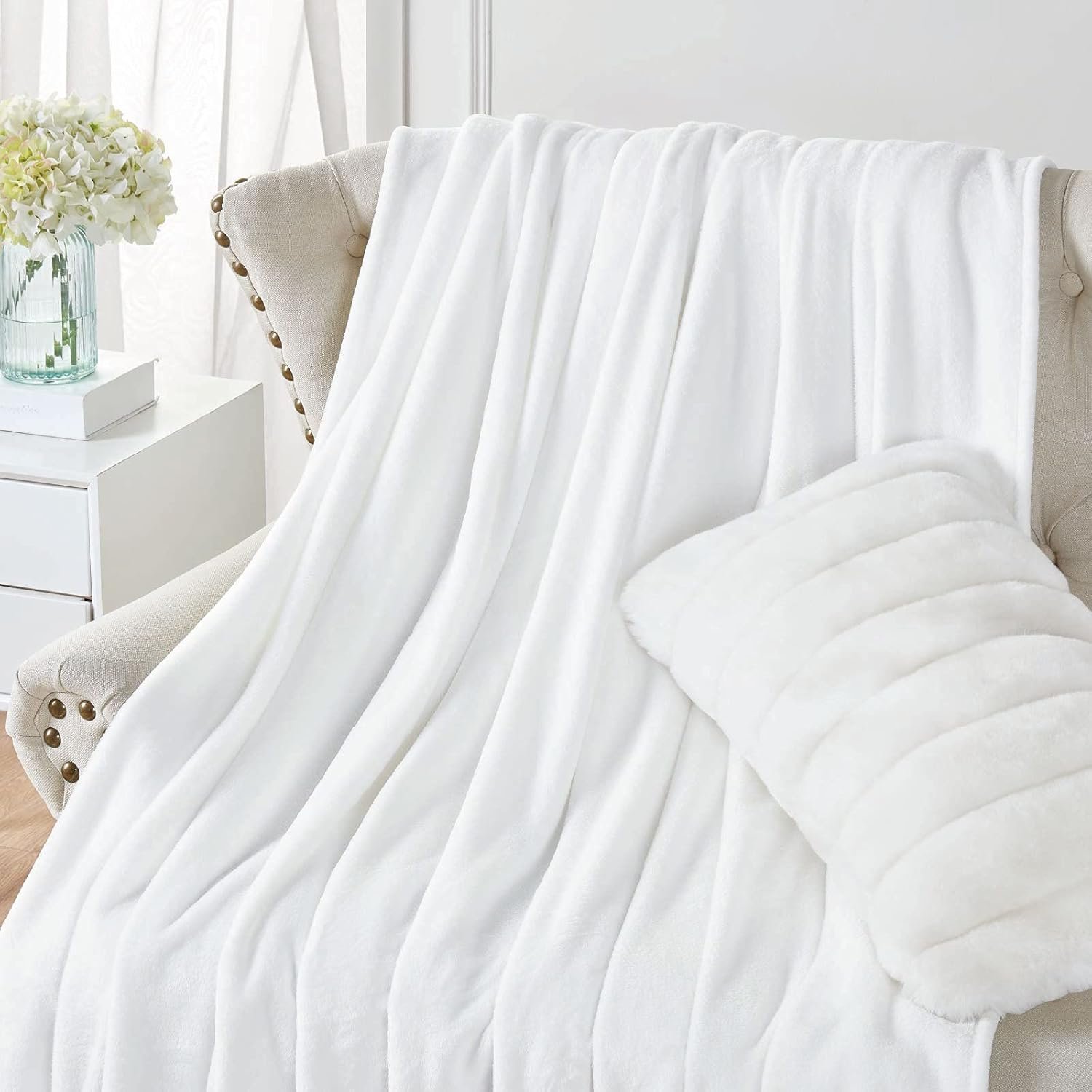 Walensee Fleece Blanket Plush Throw Fuzzy Lightweight (Throw Size 50x60 White) Super Soft Microfiber Flannel Blankets for Couch, Bed, Sofa Ultra Luxurious Warm and Cozy for All Seasons - Image 8