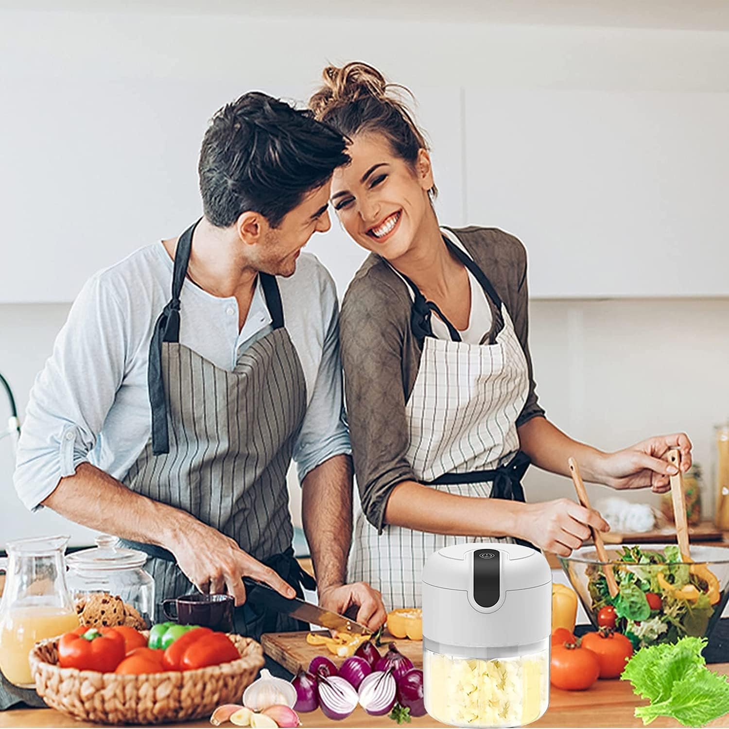 Electric Mini Garlic Chopper,Food Processor,Portable Cordless Garlic Mincer Masher,Meat Grinder with USB Charging For Vegetable,Chili,Fruits,Ginger,Baby Food,Seasoning 250ml(White) - Image 4