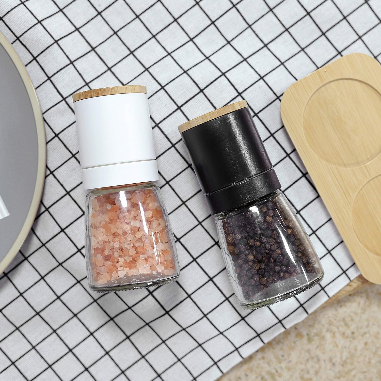 VUCCHINI Salt and Black Pepper Grinder Set - Bamboo Lid and Wood Stand Refillable Sea Salt Grinder Shaker Mills (black and white) - Image 9