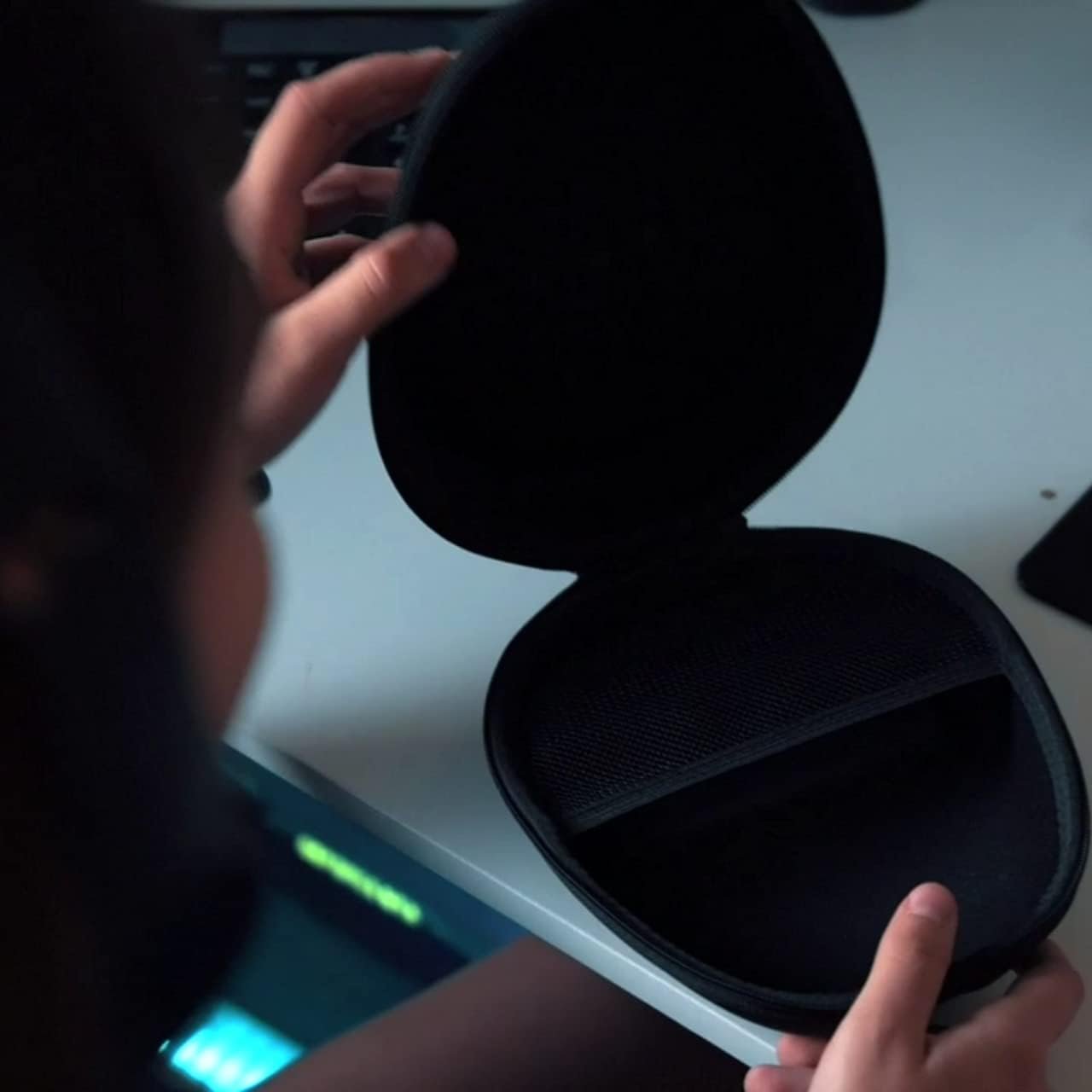 Homvare Hard Shell Case for Over The Ear Headphones with Full Protection for Beats, Sony, Bose, JBL, Samsung and More – Red - Image 9